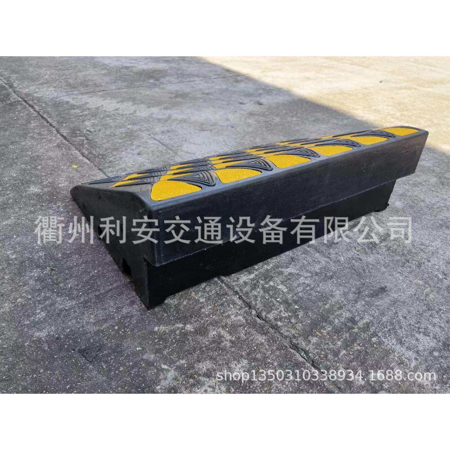 反光斜坡, 带槽式路延坡 threshold road curb ramp