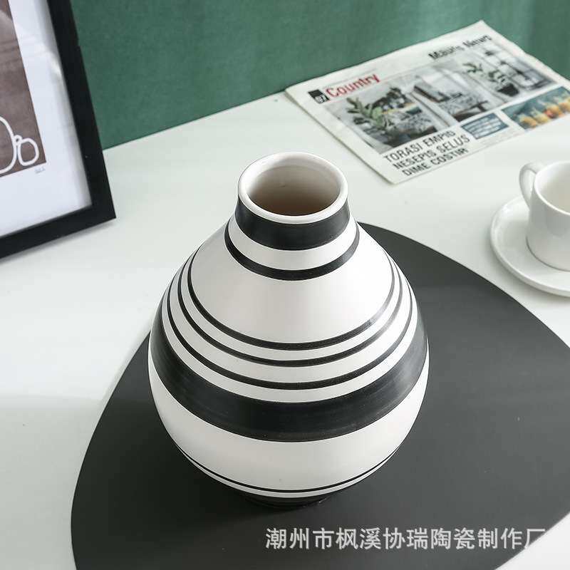 北欧简约陶瓷花瓶创意手绘黑白条纹花器样板间客厅家居摆件装饰品