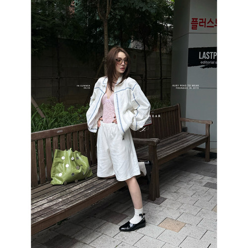 Rubyoffice2026青花盏 镂空肌理撞色刺绣外套缠枝纹饰短外套