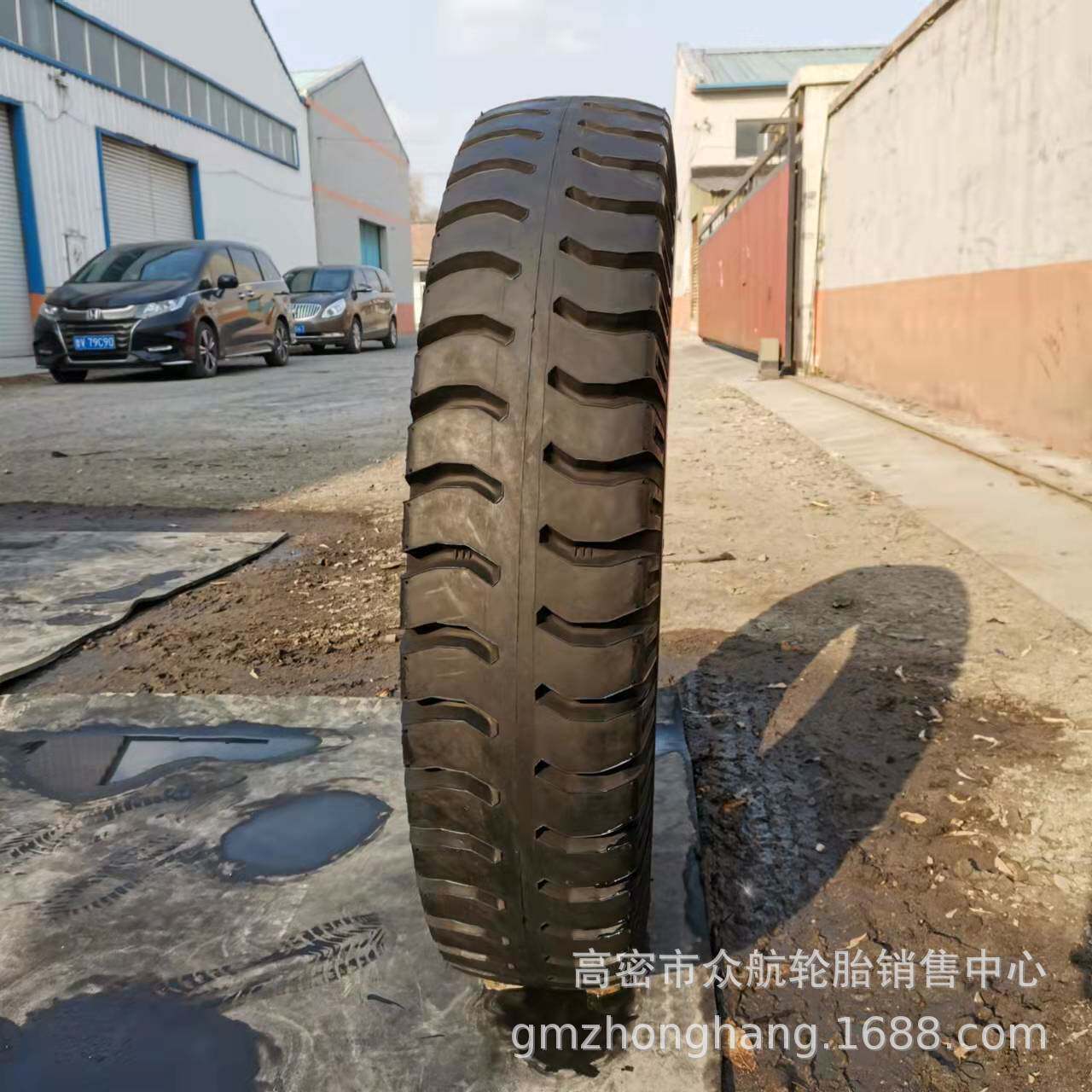 斜交尼龙线胎7.00-167.50--168.25-16羊角花纹小型工程轮胎