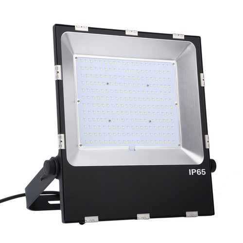 LED投光灯200W26000LM5年保