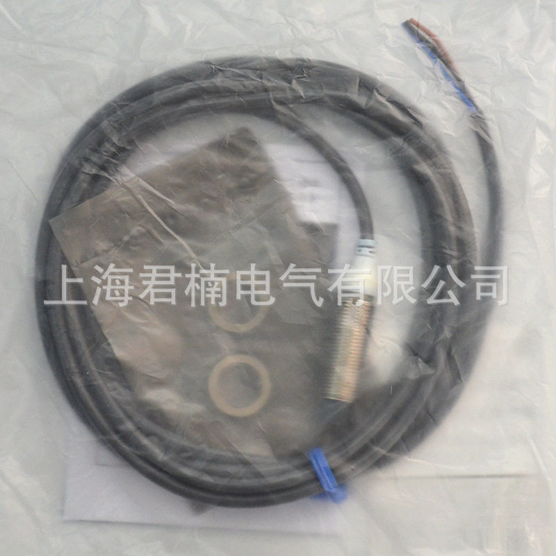 E2A-M12KN08-WP-C1三线直流接近开关 感应金属圆柱形接近开关