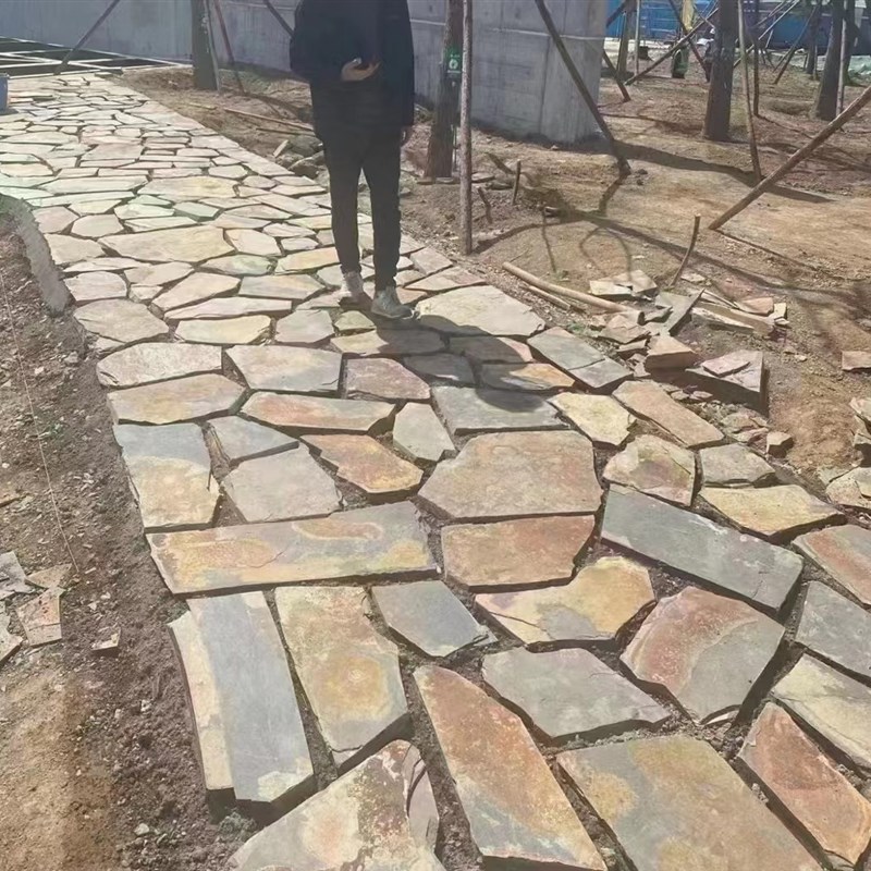 锈色青石板不规则碎拼片石板岩户外墙砖仿古文化石园林铺路地铺石