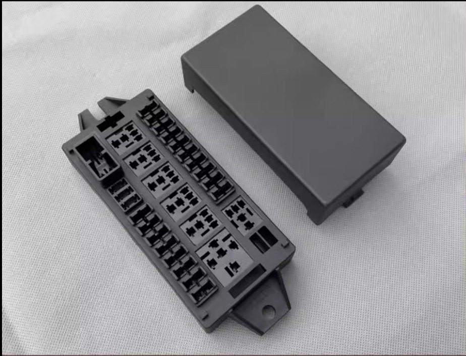 五菱之光12V/24V多路继电器盒
