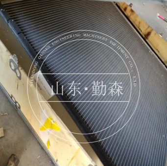 山推挖掘机配件SE210W  水箱中冷器J221-04B-012000图片