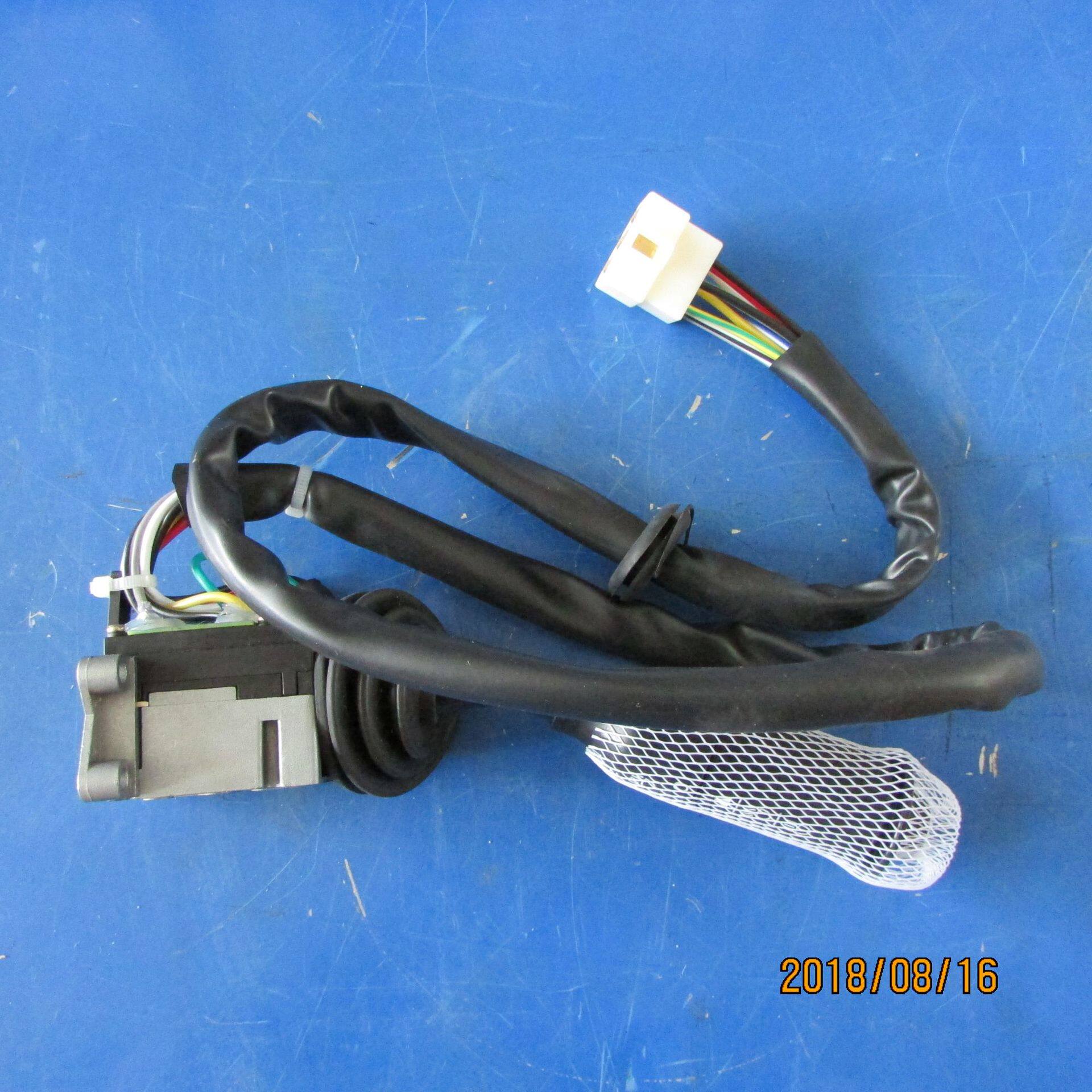 徐工LW500F仪表箱配件860131193--500F仪表箱转向灯开关(华骋)