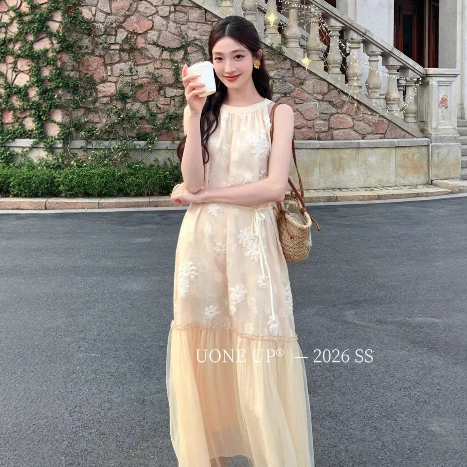 UONE2026早春上新法式复古慵懒挂脖宽松显瘦度假连衣裙女(配腰绳