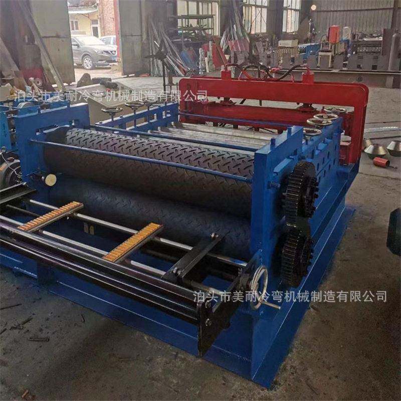 金属钢板压花机各种花纹防滑板滚花机全自动不锈钢板压花校平设备
