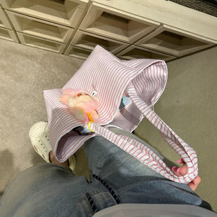 条纹斜挎包帆布包包女款红色手提通勤单肩包女大容量日常通勤百搭