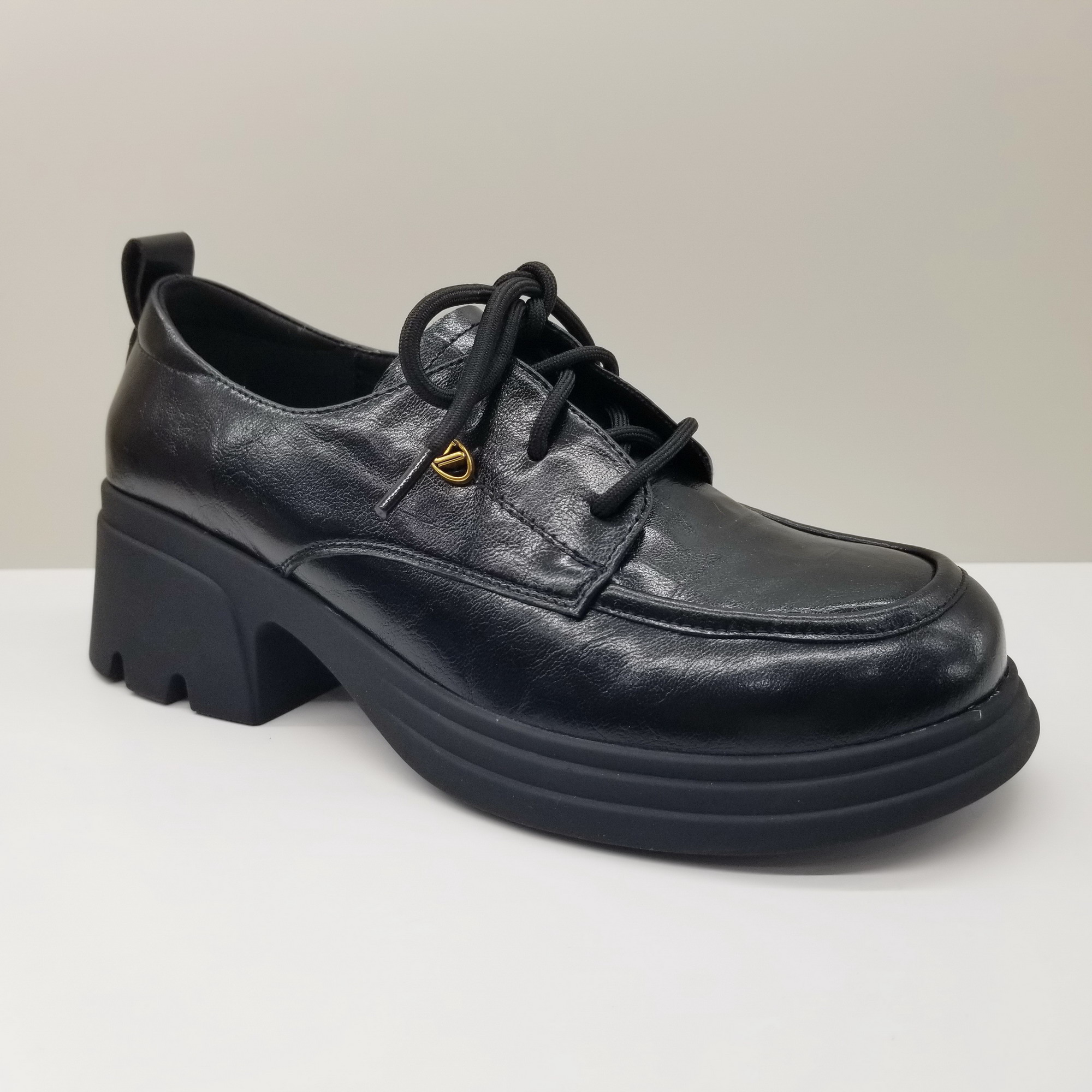 意尔康通勤深口黑色皮鞋女单