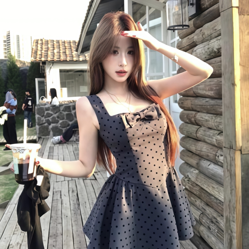 网图波点蝴蝶结方领背心连衣裙女夏季新款收腰显瘦气质公主短裙