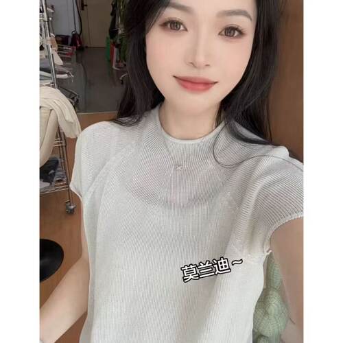 莫兰迪浅灰圆领百搭针织上衣