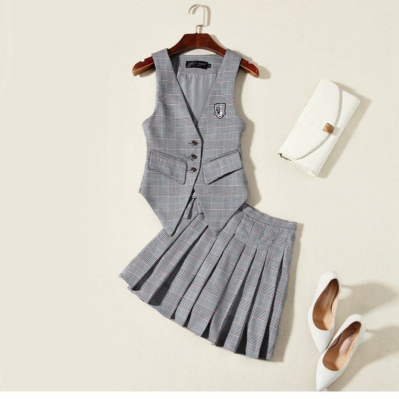 2020春夏秋女士胸章格子修身西装马甲高腰短裙百褶裙套装2件套潮