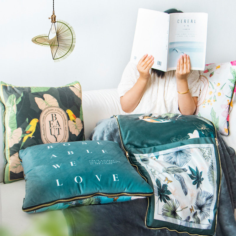 美式花朵抱枕被子两用二合一盖毯珊瑚绒车内办公室午睡靠枕定制