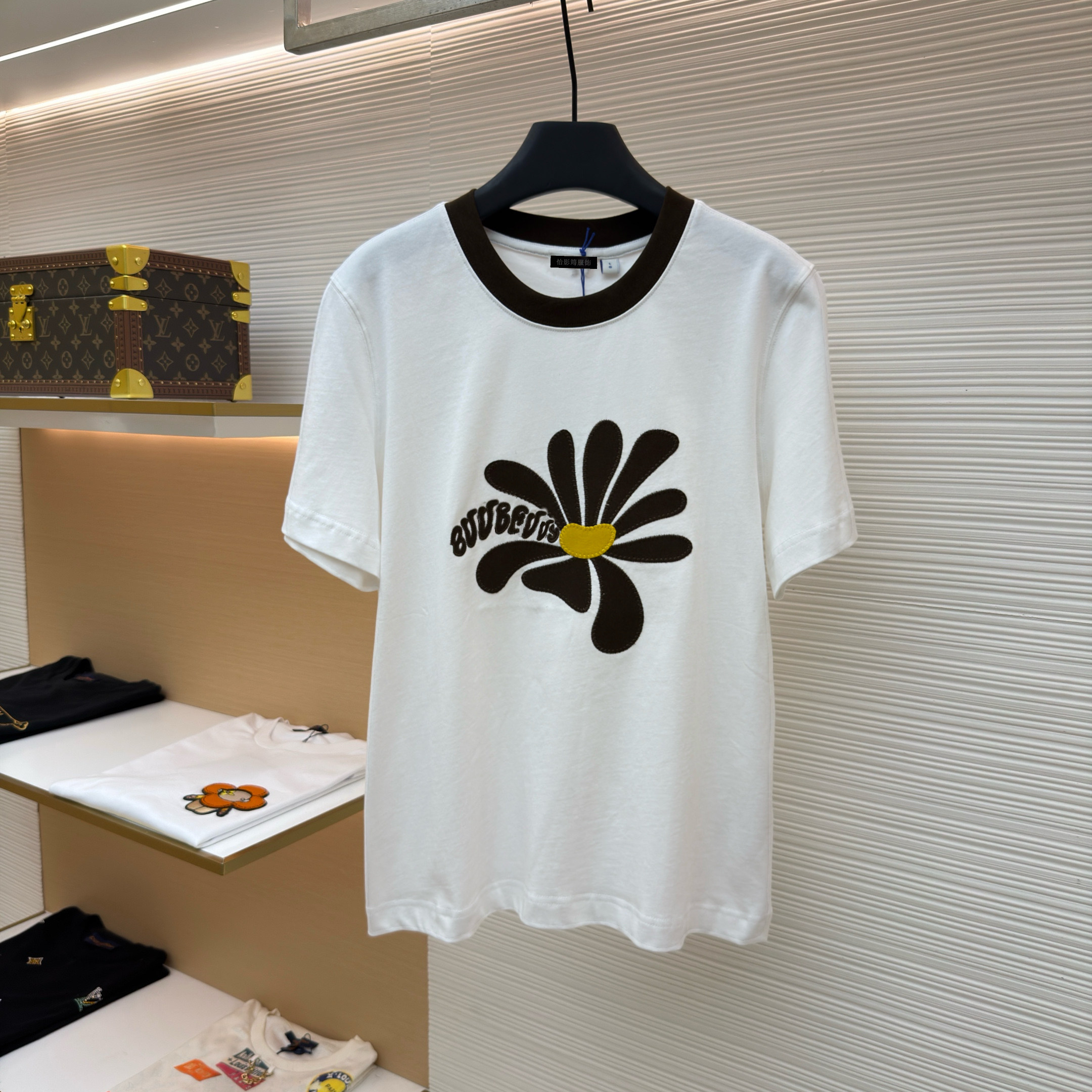非市场货～广州高端欧货2026春夏新款雏菊刺绣标识纯棉短袖T恤女