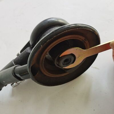 干磨机通用装卸扳手 砂纸机底托盘更换磨机维修拆装工具气动磨盘
