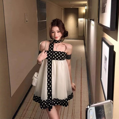法式甜美波点抹胸连衣裙女生春夏新款小个子一字领露肩网纱娃娃裙