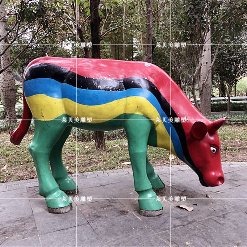 广东省旅游景点商业休闲街广场玻璃钢彩色牛动物美陈艺术雕塑