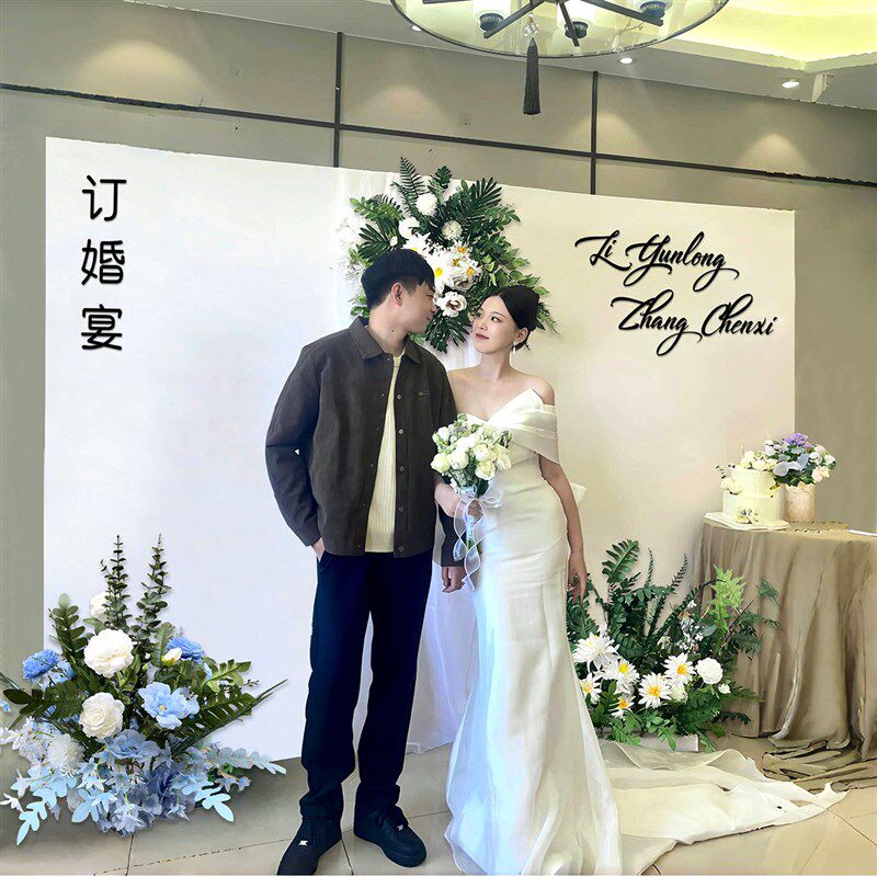 订婚布置装饰简约韩式白色摆台留影区高级简单大气kt板定制背景墙