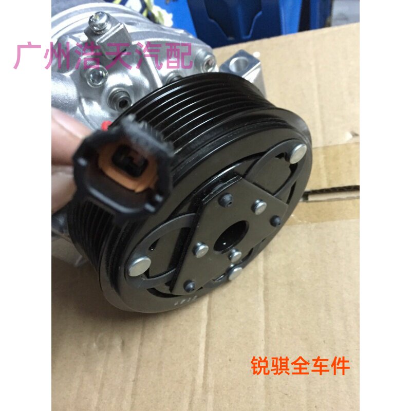 商务车面包车多功能车NV200冷气泵压缩机原厂
