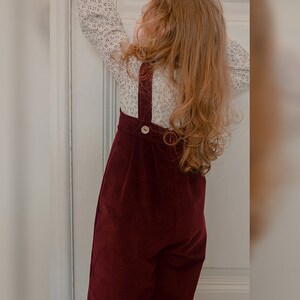童装灯芯绒背带裤红色学院风春季女童保暖条绒连体裤子宝宝休闲裤