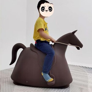 设计师家饰儿童摇摇马玩具木马儿童房摆件样板房别墅小马造型椅子