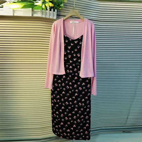 大码女装长袖净版外搭碎花吊带裙粉外套胖MM气质轻熟风洋气两件套