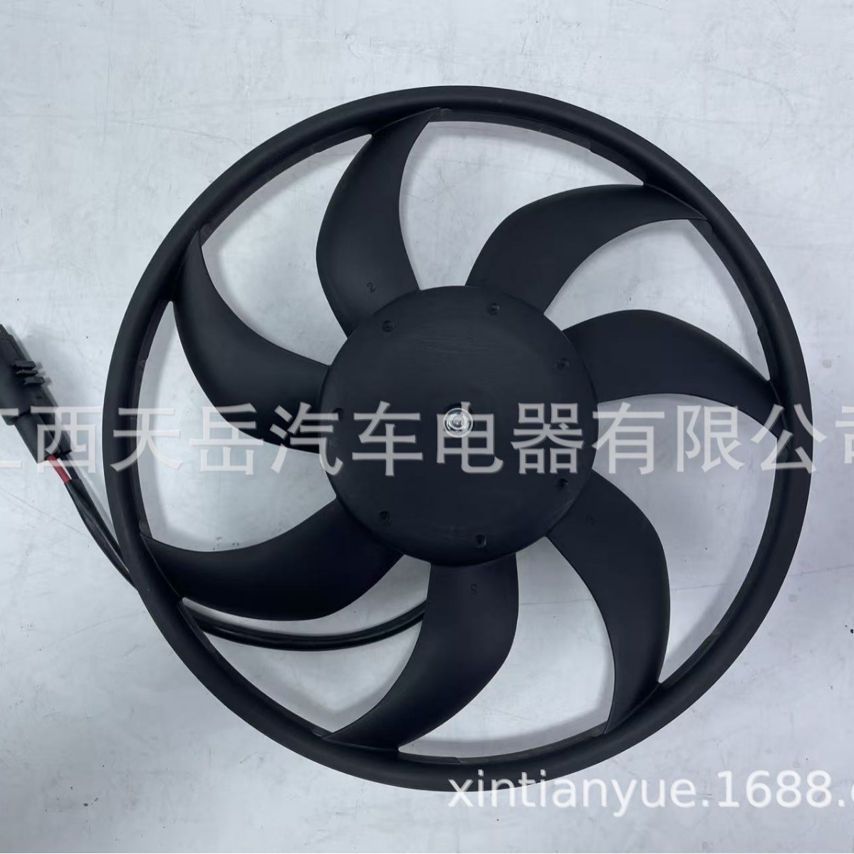 适用于汽车型号W210 汽车散热器风扇A2105052355 0130303227 A000