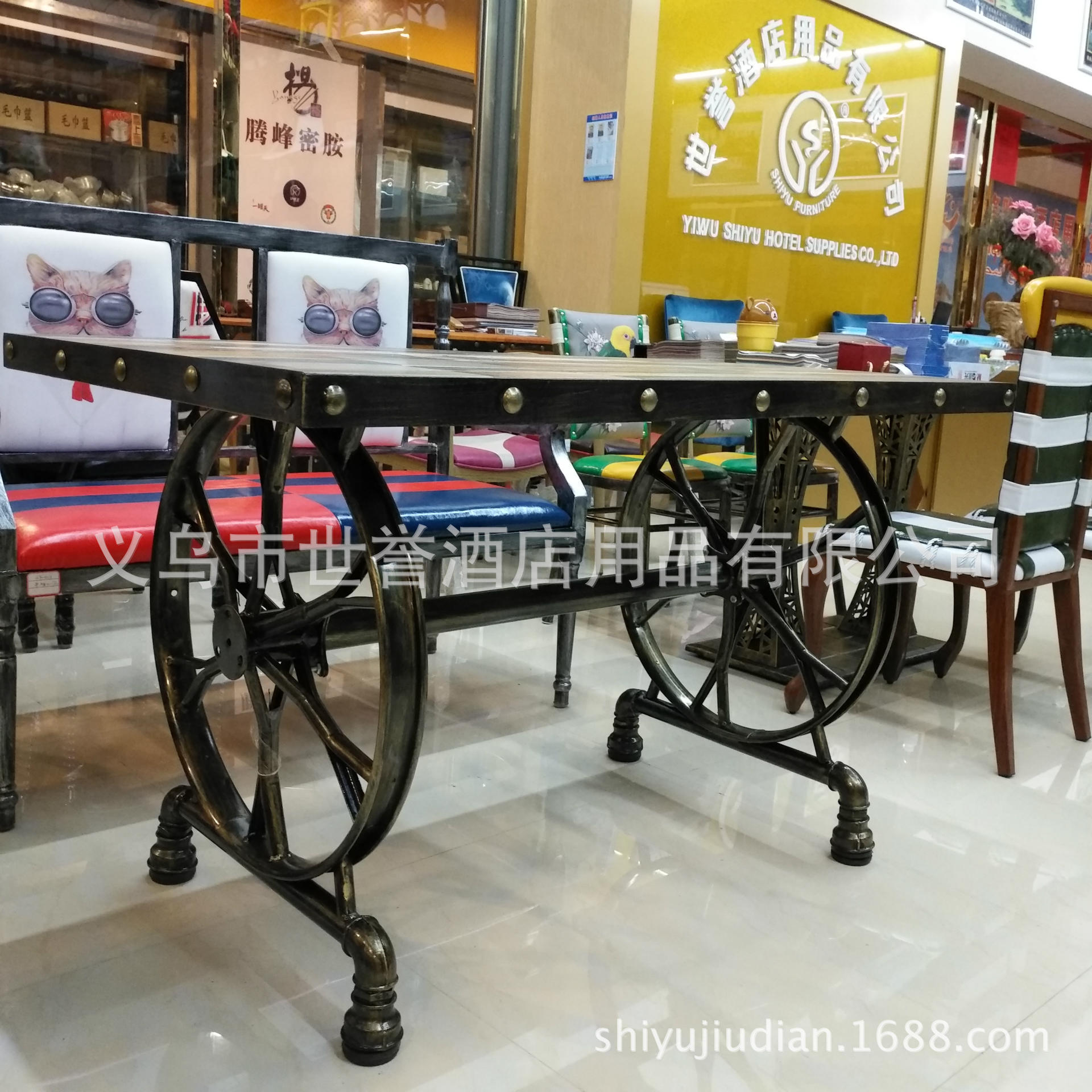 义乌酒店桌椅休闲餐厅瓷砖桌面餐桌复古铁艺车轮桌 餐厅家具直销