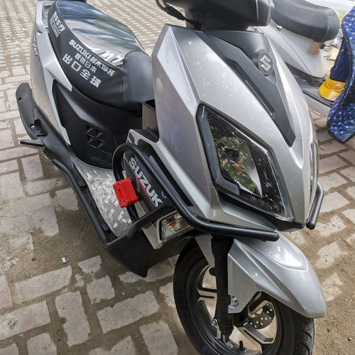 适用于轻骑铃木UY125保险杠踏板车前后保护杠防摔杠前挡风改装件