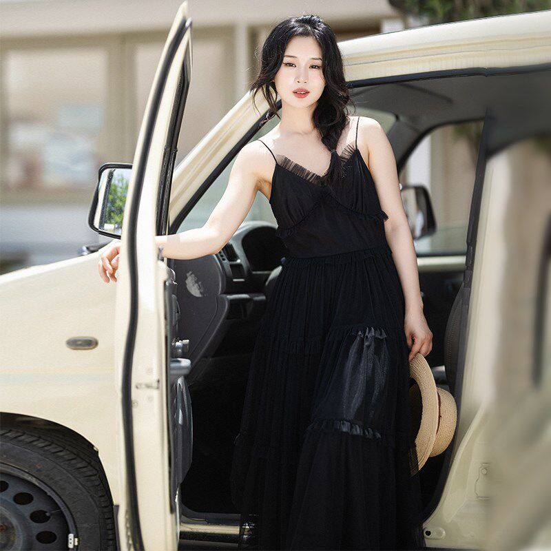 【挽诗染墨】复古黑色吊带连衣裙子女2025夏V领收腰显瘦网纱长裙