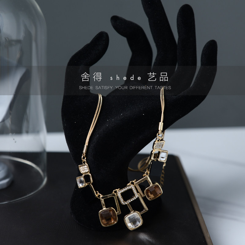 样板房欧式衣帽间摆件套装衣柜陈列道具梳妆化妆台飘窗展柜饰品47