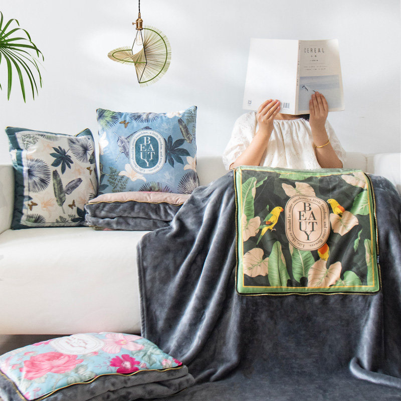 美式花朵抱枕被子两用二合一盖毯珊瑚绒车内办公室午睡靠枕定制