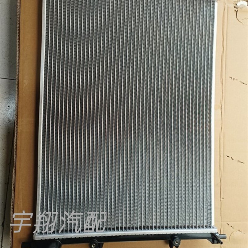 使用一汽森雅R7水箱总成发动机冷却水箱一汽森雅R7水箱散热器总成