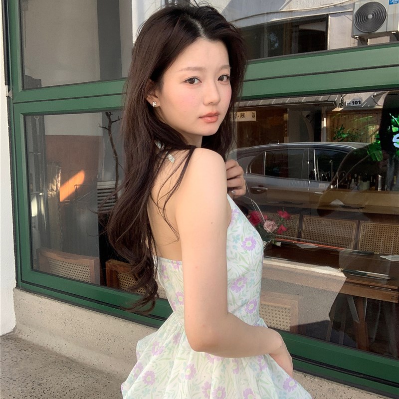 下蛋喵 挂脖式抽绳露肩气质收腰蛋糕裙春夏碎花裙
