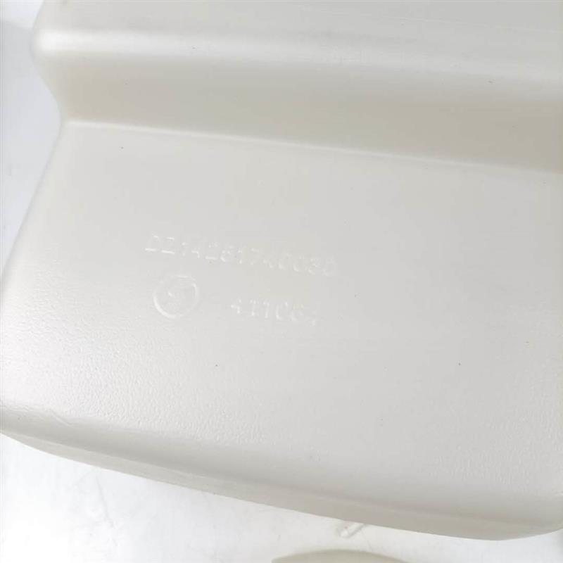 适用陕汽德龙X3000雨刮喷水壶喷水电机喷水壶总成玻璃水壶