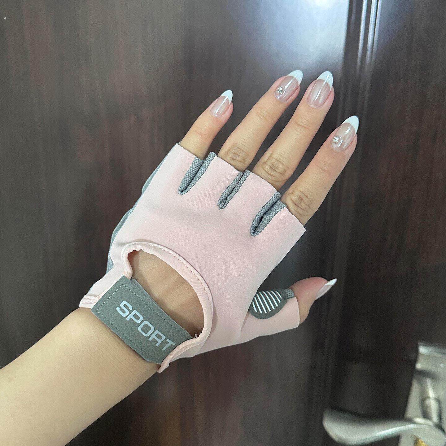 粉色健身手套男女半指透气薄壶铃哑铃器械训练撸铁防滑瑜伽防起茧