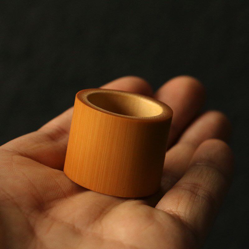 精品名家戚挺飞纯手工留青雕刻兽头图老玉竹文玩扳指竹指环