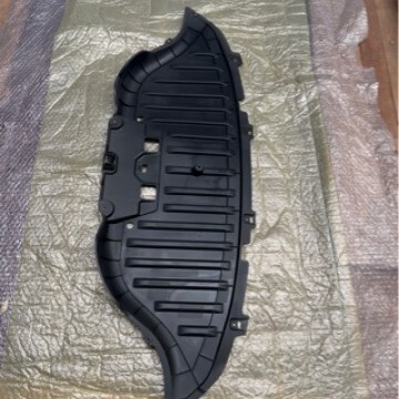 ID4X CROZZ  后杠下护板11A825523Rear bumper lower guard plate
