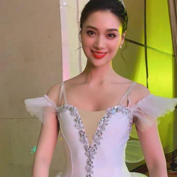 白色舞台大人芭蕾舞裙仙女芭蕾演出服篷篷舞蹈演出裙专业长裙纱裙