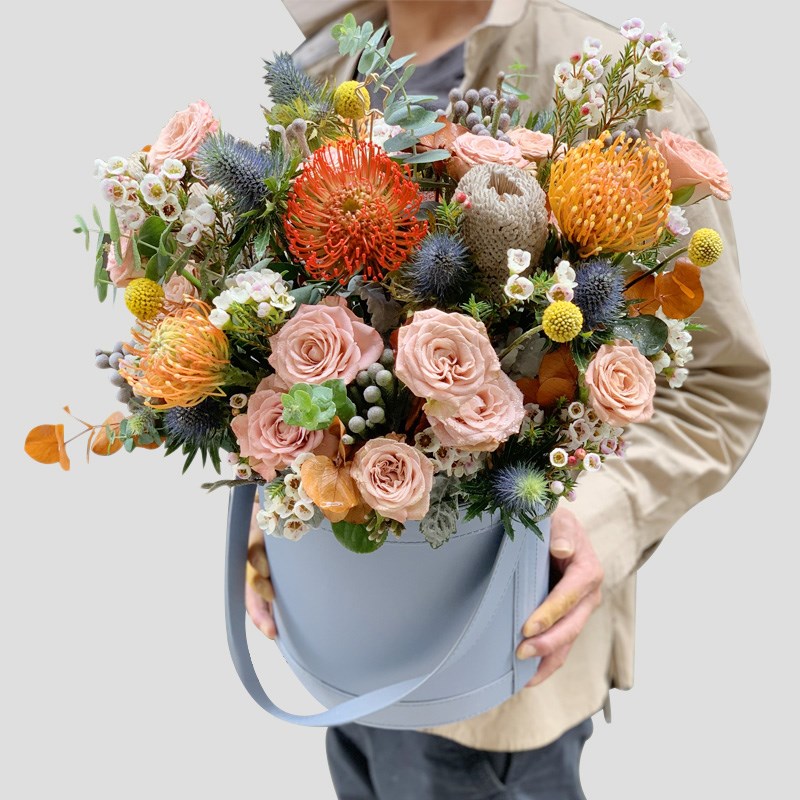杭州鲜花速递同城配送上门玫瑰花桔梗抱抱桶礼盒爱人生日订送花店