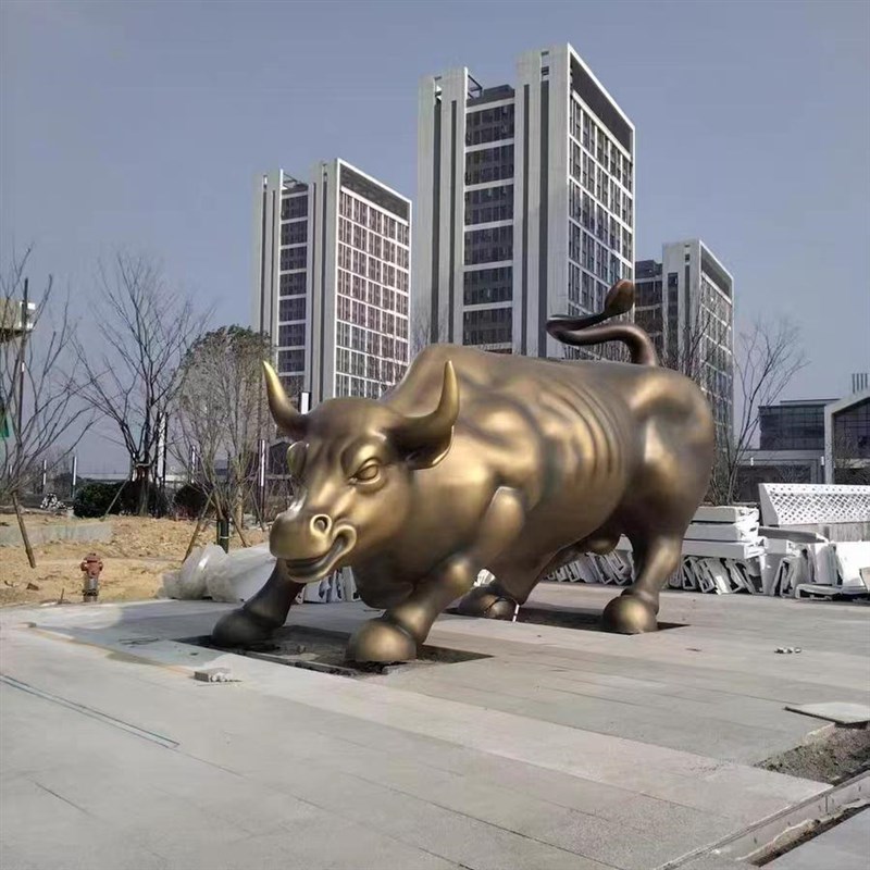 铸铜牛动物人物雕塑定制玻璃钢华尔街牛耕地牛商业街大型铸铜雕塑