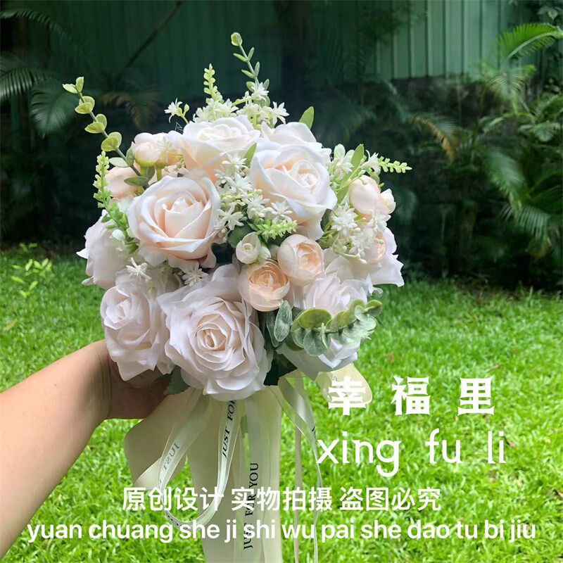 手捧花新娘西式婚礼香槟色玫瑰花混搭结婚登记领证拍摄仿真花球