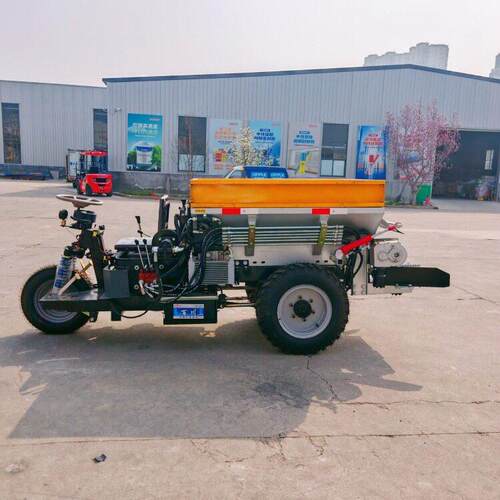 三轮自走式撒粪车 25马力柴油撒粪撒机  大棚果园1方2方撒粪车