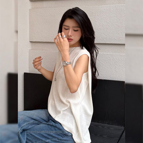 简约圆领针织背心显瘦