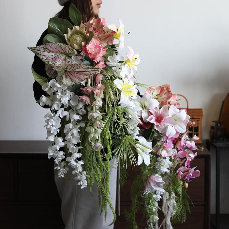 手捧花瀑布垂坠感新娘花束 结婚摄影春游模特手拿花韩系森系高级