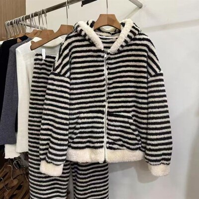 珊瑚绒睡衣女冬季ins条纹休闲连帽简约拉链半边绒女士家居服套装
