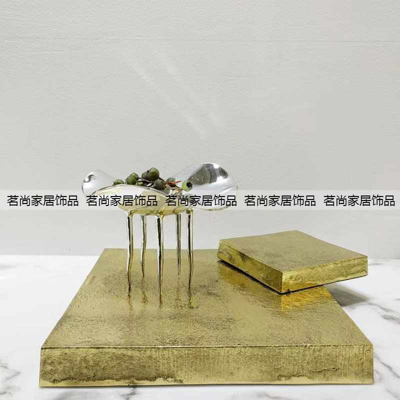 轻奢风样板间木质飞碟花器客厅茶几金色方块摆件餐厅银色小果盘