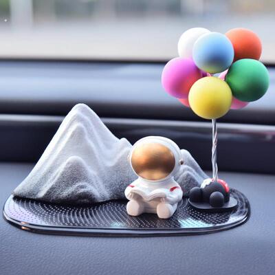 车内创意摆件雪山太空人车内装饰汽车用品内饰车载个性中控台饰品