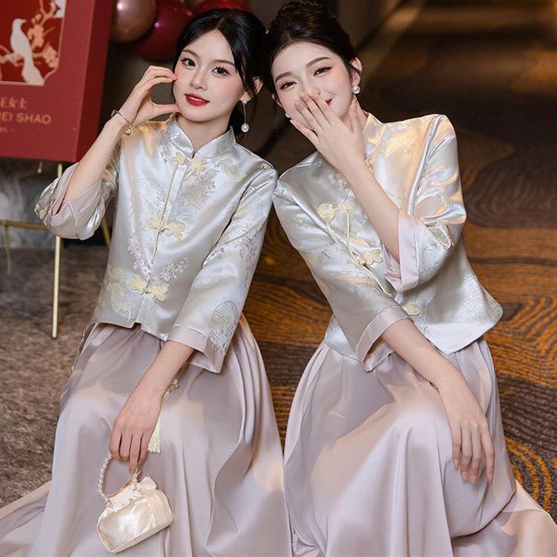 新中式伴娘服新款缎面春秋款姐妹团礼服日常可穿长袖立领高级国风
